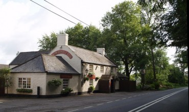 windwhistle pub inn beer cider food drink eat traditional thatch fire garden somerset chard crewkerne swandown lodge holiday